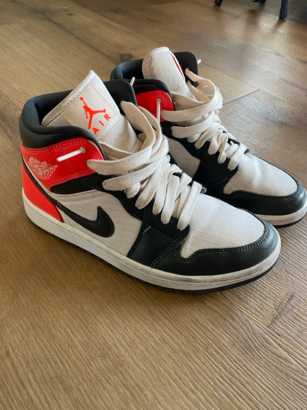 Nike Air Jordan High-Top Sneakers White Black Red